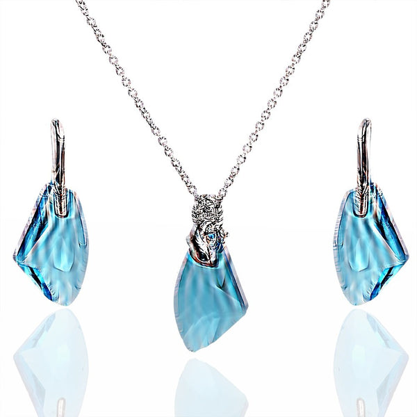 Vintage Rhinestone 18K Gold Plated Dolphin Jewelry Set Incluing Earrings and Necklace 